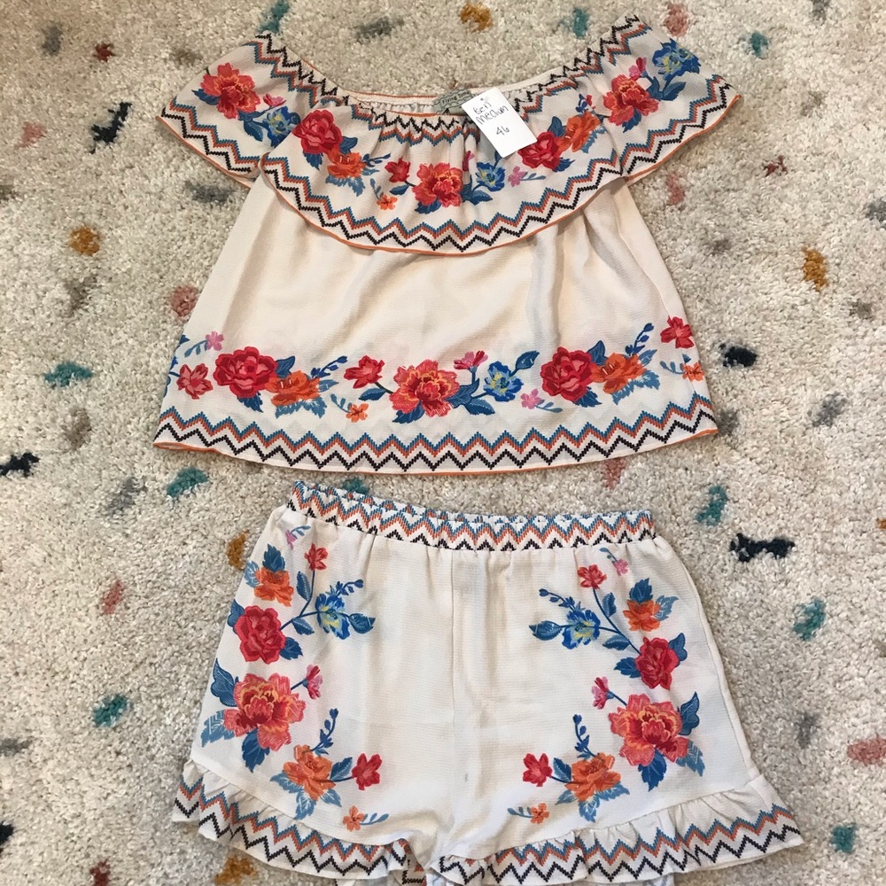 Flying Tomato sz M Two piece shorts set